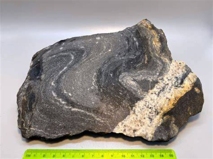 What type of rock is migmatite?